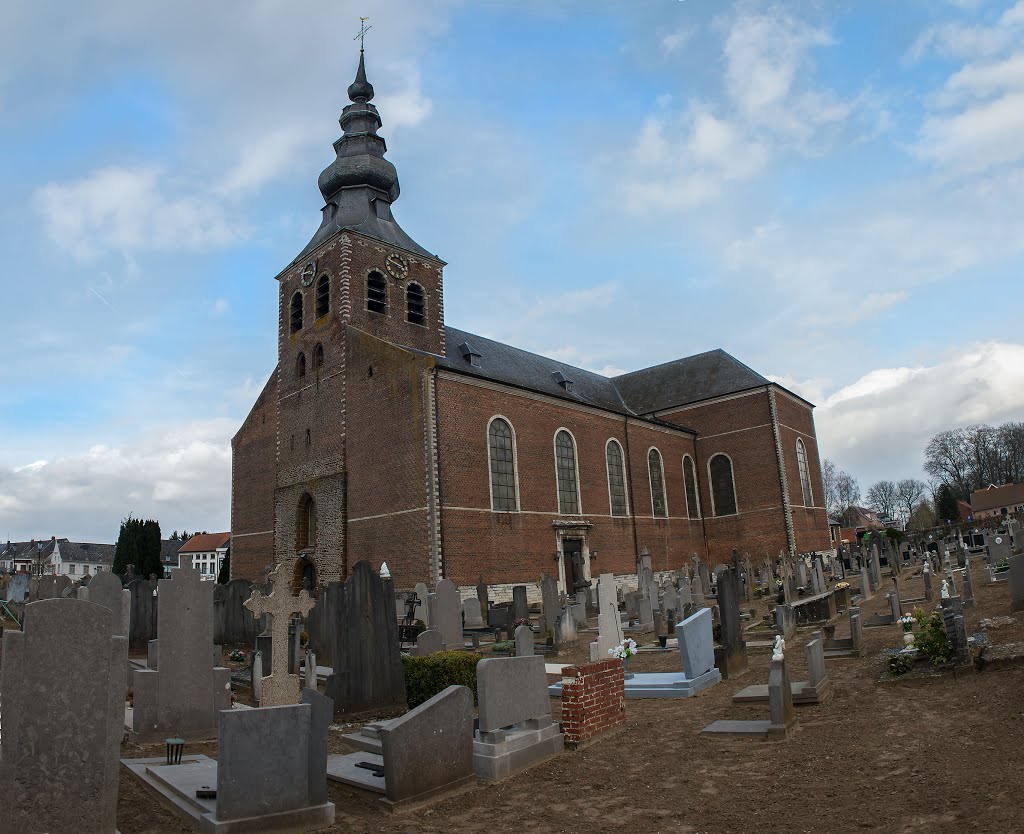 Sint-Trudokerk,Meerhout plus begraafplaats,Meerhout,België by Henri Van Ham