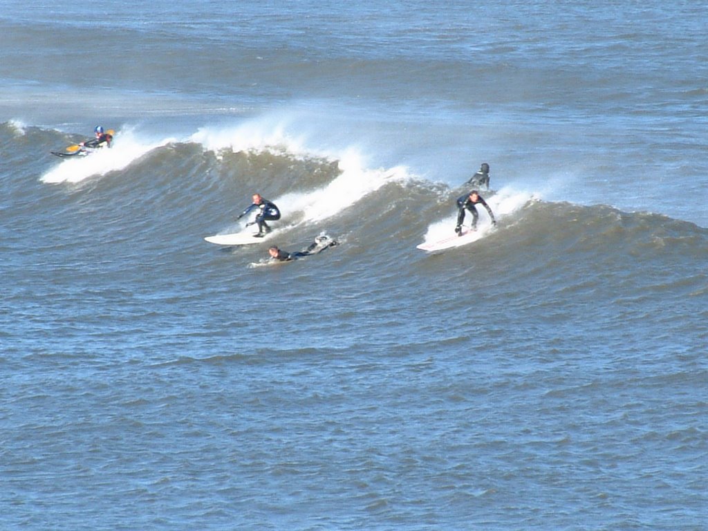 Tynemouth surfing by fgillings