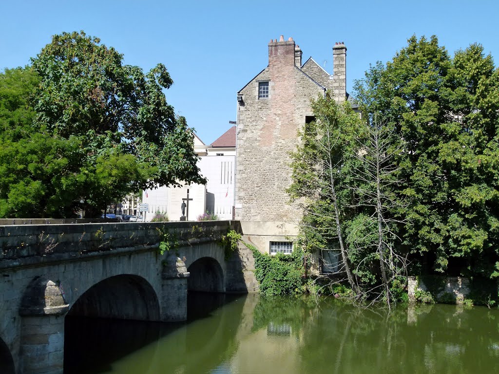 ALENÇON (Basse Normandie-Orne). France. 2013. 68. Pont Neuf (1781). by Carlos Sieiro del Nido