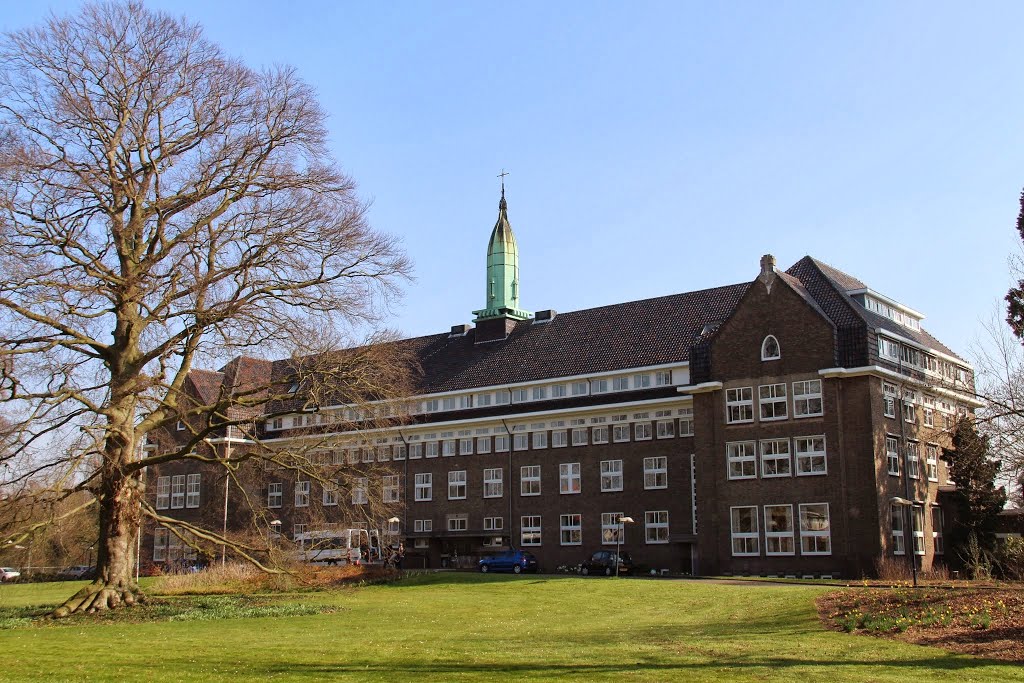 Nijmegen - Kerkstraat 65-67 : Voormalig St. Jozefklooster - Kloosterbejaardenoord De Waalboog by Scholte