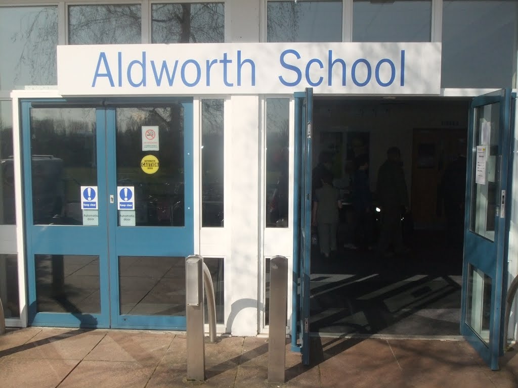 Aldworth School, Basingstoke by Robert'sGoogleEarthPictures