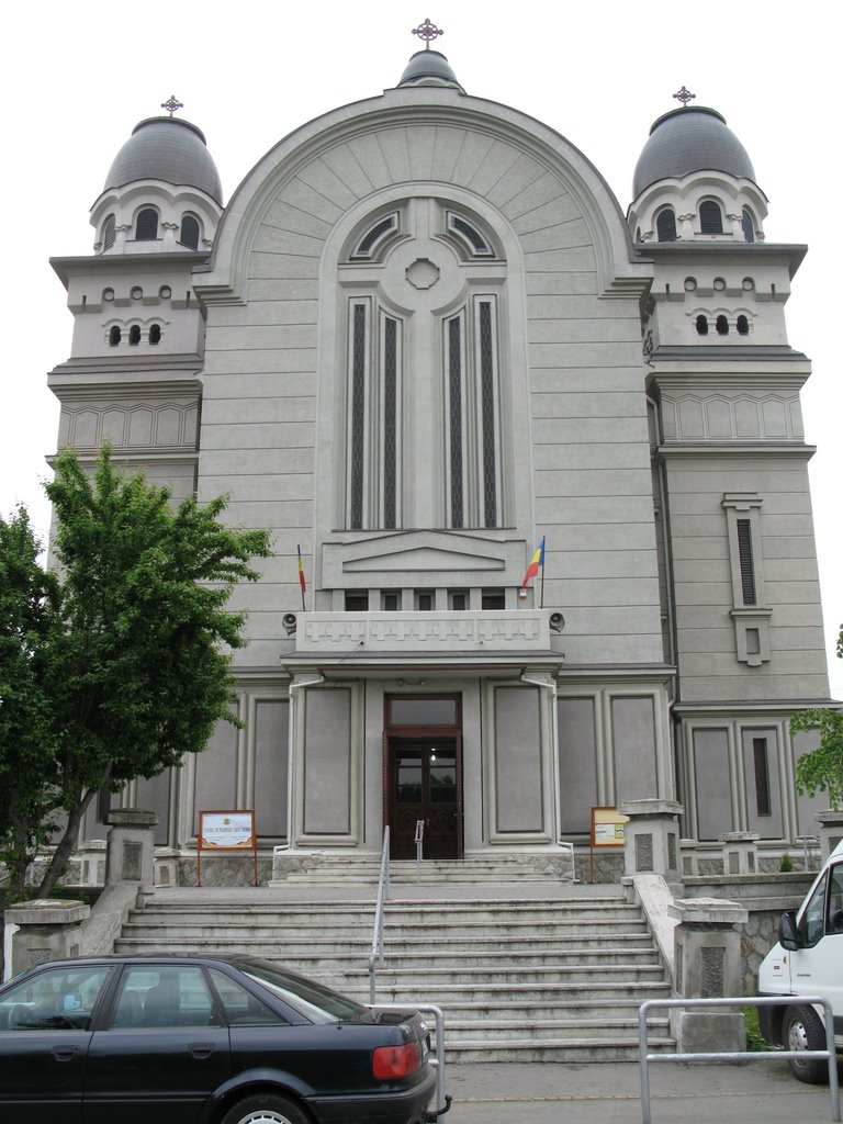 Romanian Orthodox Cathedrale by bargaoan