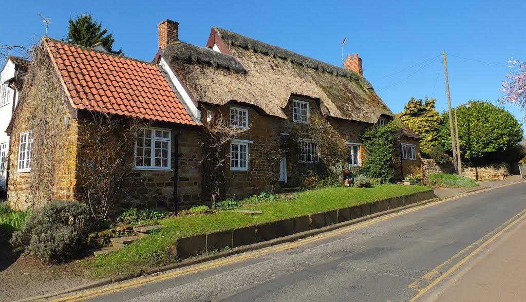 Duston village cottage. by Bobsky.