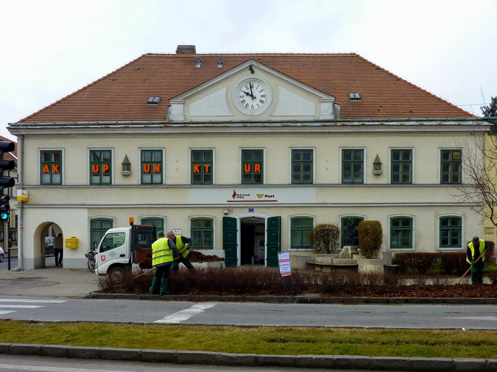 Neues Stempeln und Sticheln in alten Häusern: (Ehem.) Gemeindeamt [D], http://upload.wikimedia.org/wikipedia/commons/6/64/Langenzersdorf_-_Hauptplatz_1.JPG nun Post, BAWAG, PSK und Akupunktur MedR Dr. Birgit Bauer by fuzzy_von_steyr