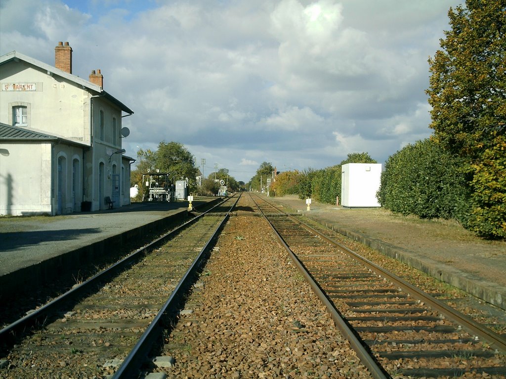 Gare SNCF de Saint-Varent (79) - 30.10.2007 by Jamy.R