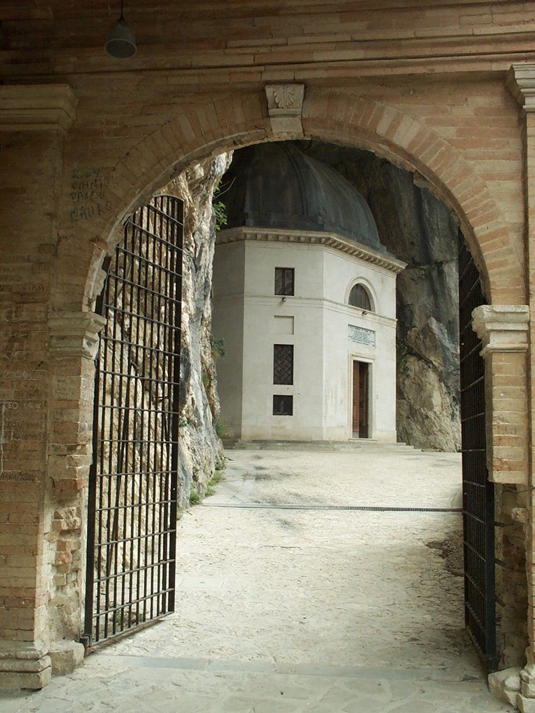 Santuario - Madonna di Frasassi by giomodica