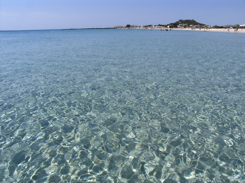 L'eau cristaline de la plage de La Mansoura by Anis-ZOUARI