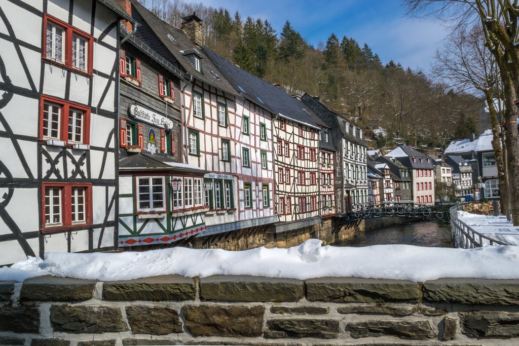 Fachwerkhausensemble an der Rur in Monschau by Frank_L