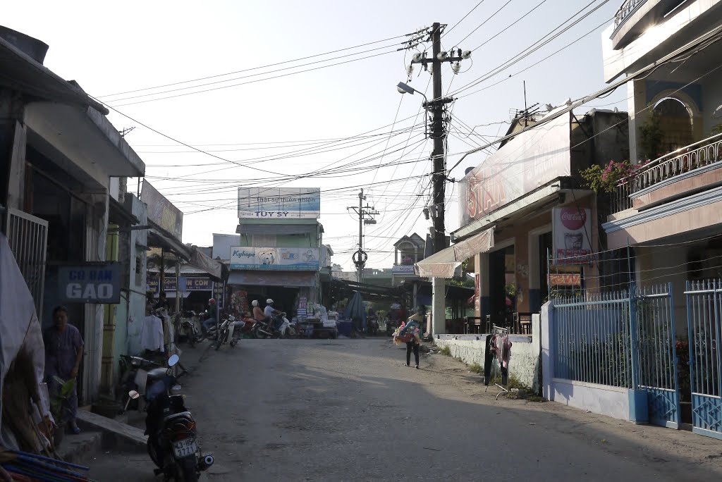 Another Walk through Da Nang by Sven Mueller