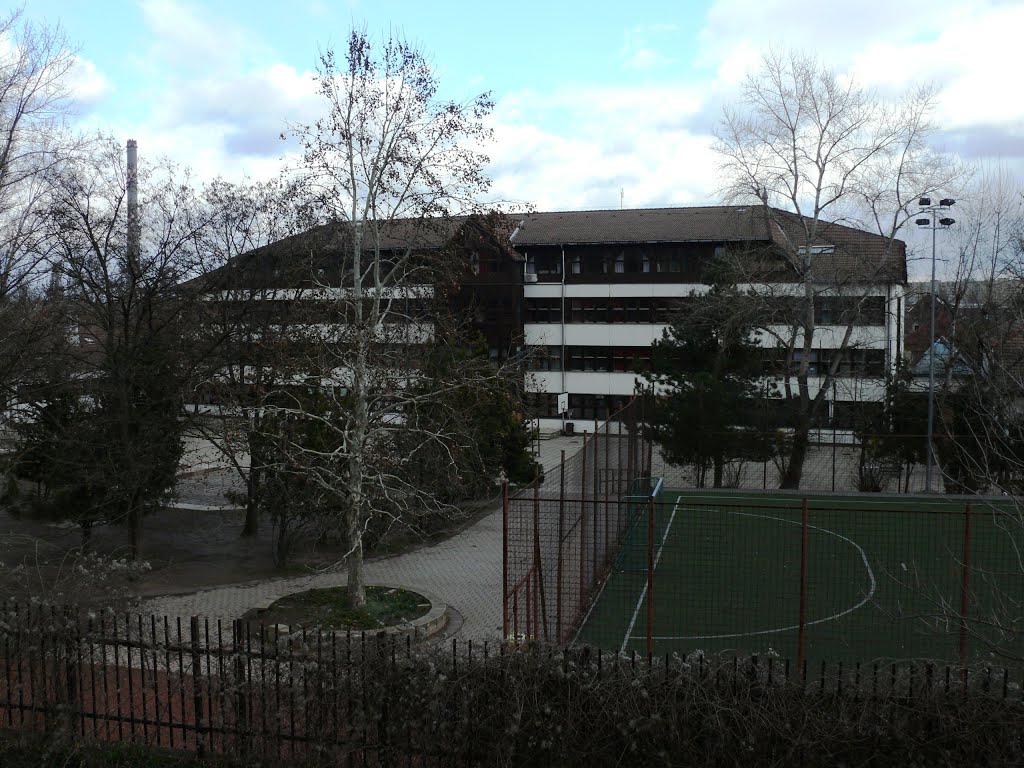 Krúdy Gyula Általános Iskola udvara Óbudán 5 \\ Krúdy Gyula Primary School courtyard at the Óbuda district of Budapest by peppe maci