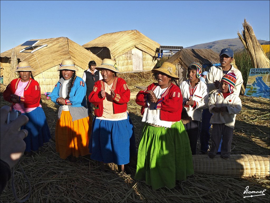 080426-177 PUNO. TITICACA. ISLAS URO by Víctor Manuel Mamblo…