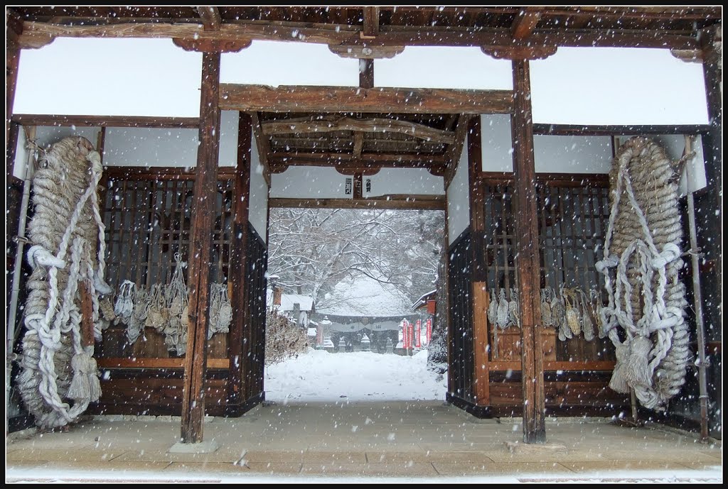 Snow day temple (智識寺 雪 1) by = kenji_h =