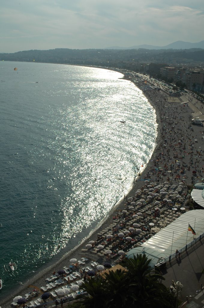 Nice beach, 尼斯海滩 by Jinn Xu