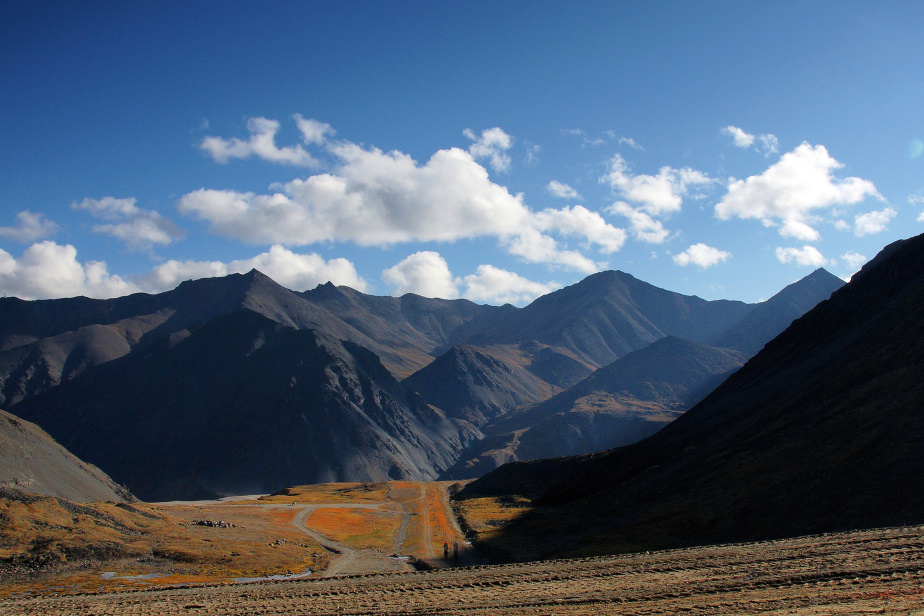 Atigun Pass looking east - Dalton Hwy - 03.09.2010 by torte276