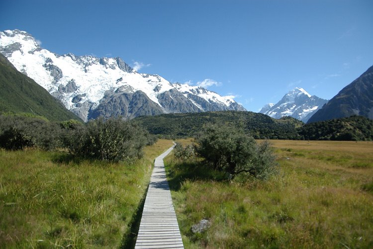 Road that arrives at KEAPOINT by Locomotion