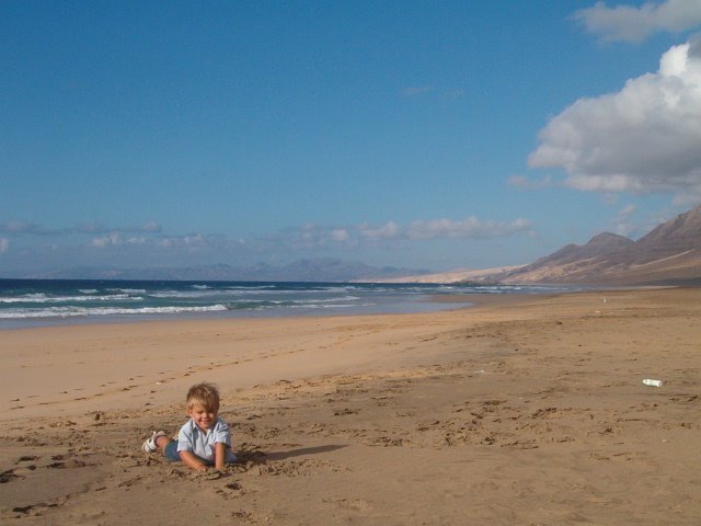 UN DESCANSO EN LA PLAYA DE COFETE by fuerteventuragirl