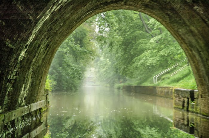 Husbands Bosworth Tunnel is 1166 metres in length by hilofoz