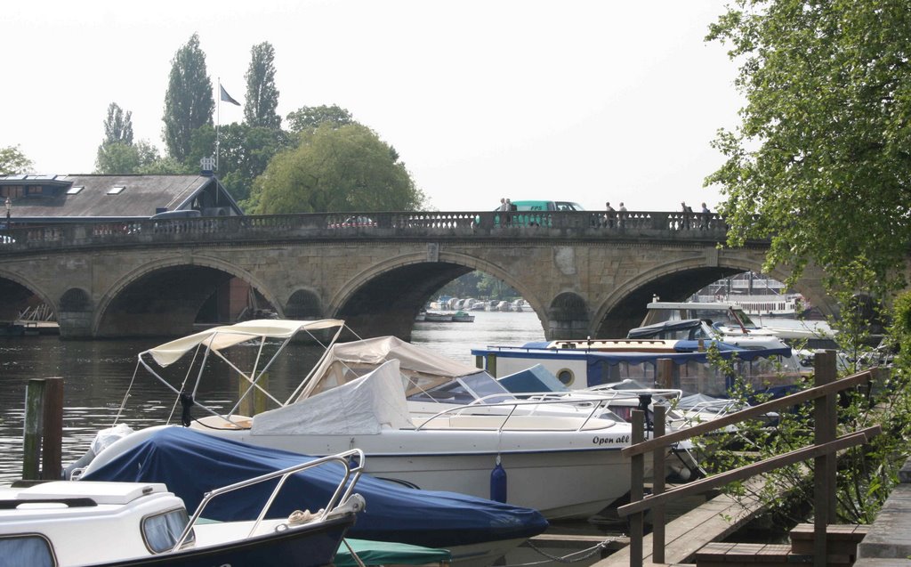 Henley Bridge by keepclicking