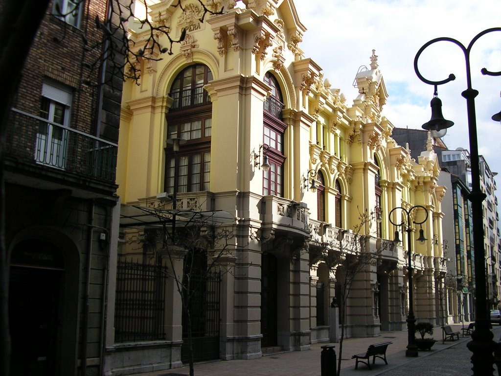 Teatro Palacio Valdés by Xurde