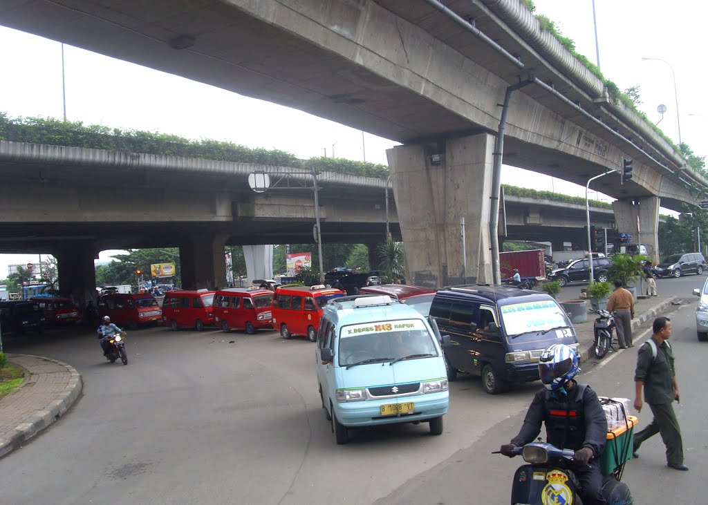 Perempatan Daan Mogot Cengkareng Jakarta Barat by tresna foto's