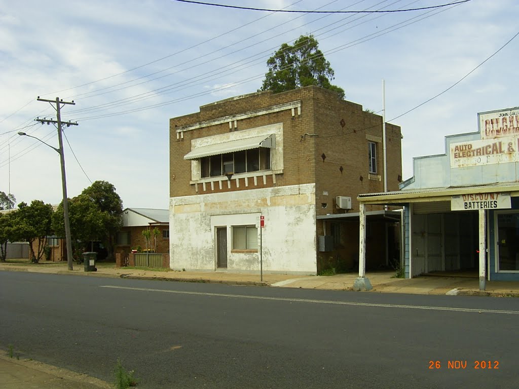 Gilgandra - An Old Commercial Building in Bridge St - 2012-11-26 by sandyriva