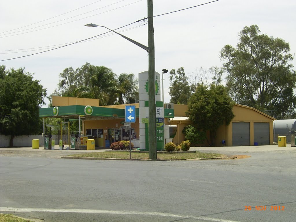 Gilgandra - BP Service Station - 2012-11-26 by sandyriva