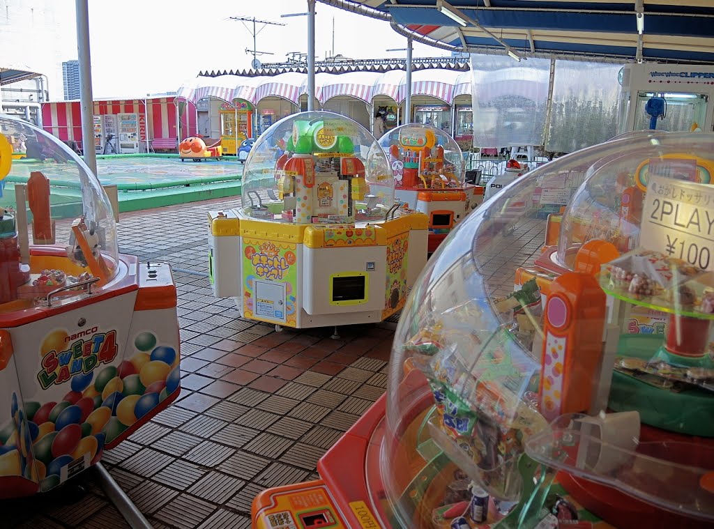 松坂屋・上野店 屋上遊園地 (Rooftop amusement park, Matsuzakaya UENO) by yossy