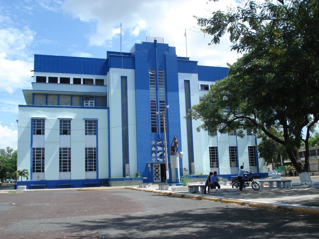 Edificio de Correos Managua by Melvin Somarriba