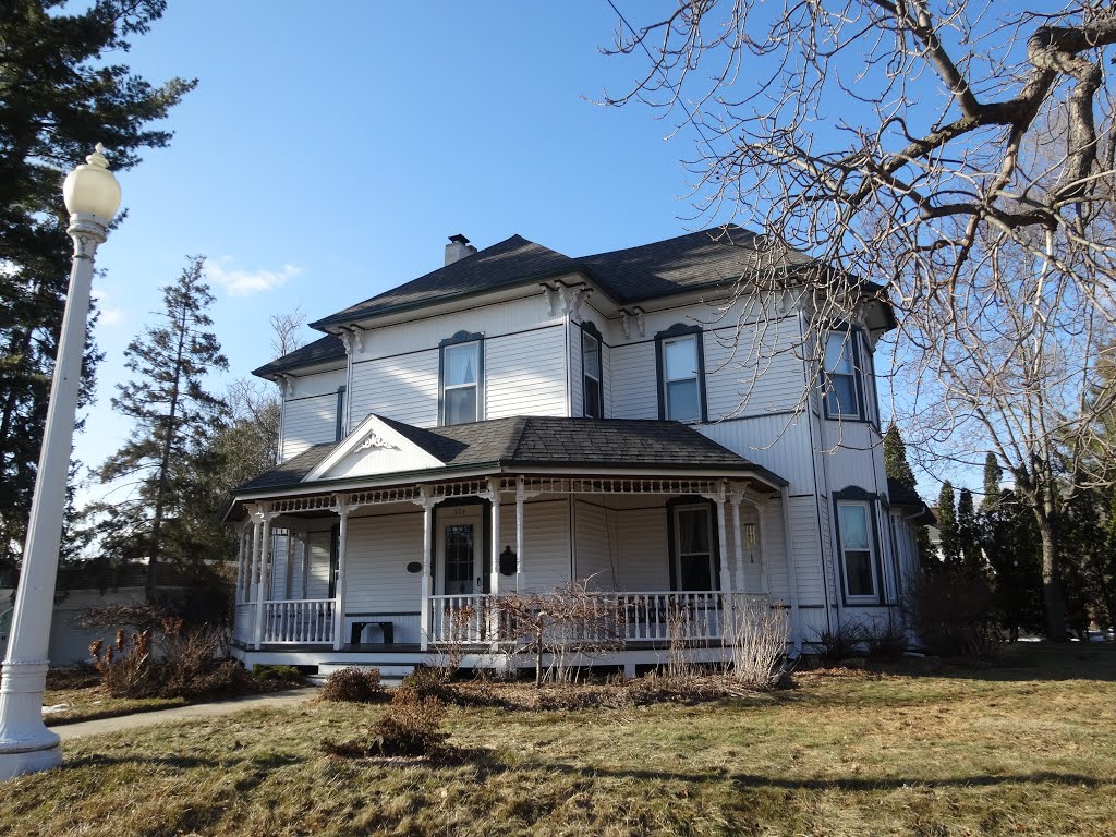 William C. and Elizabeth Dahlmeyer House by Corey Coyle