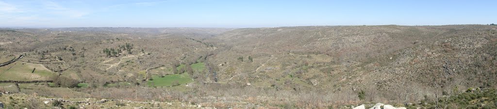 Panorama para Norte desde o castelo de Vilar Maior. by joãomedina