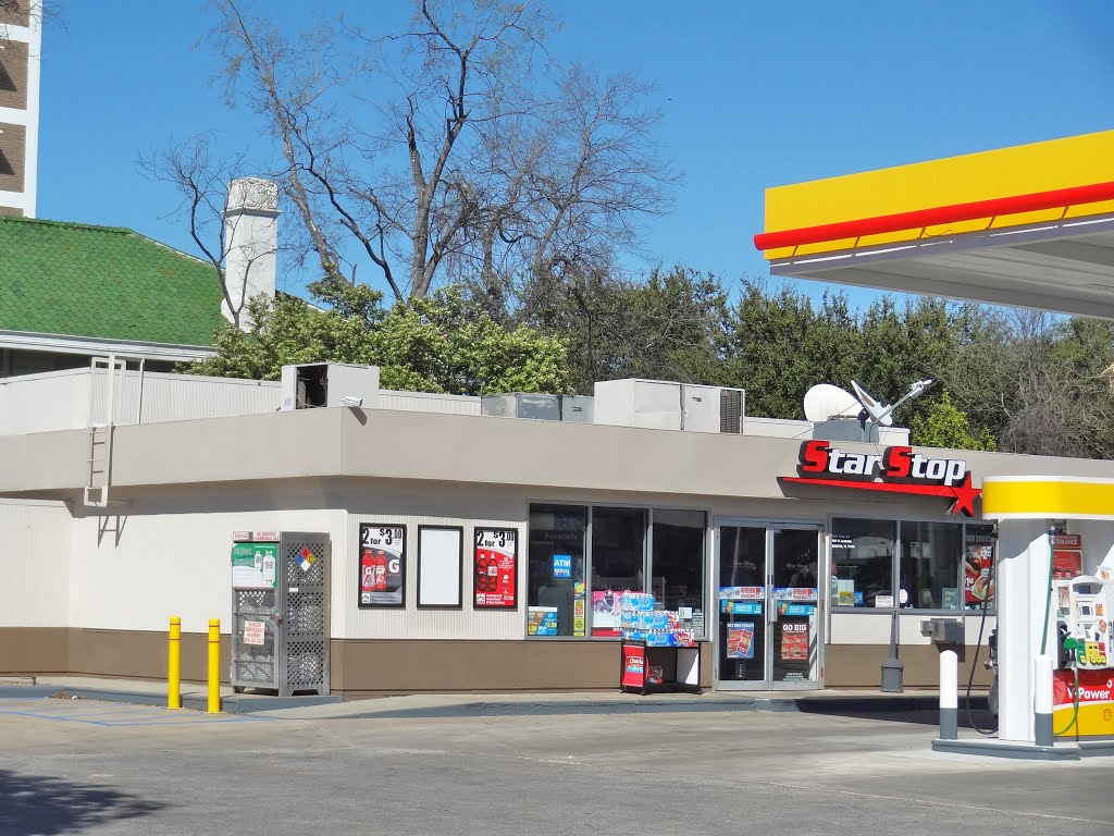 StarStop Shell Gas Station by Wolfgang Houston