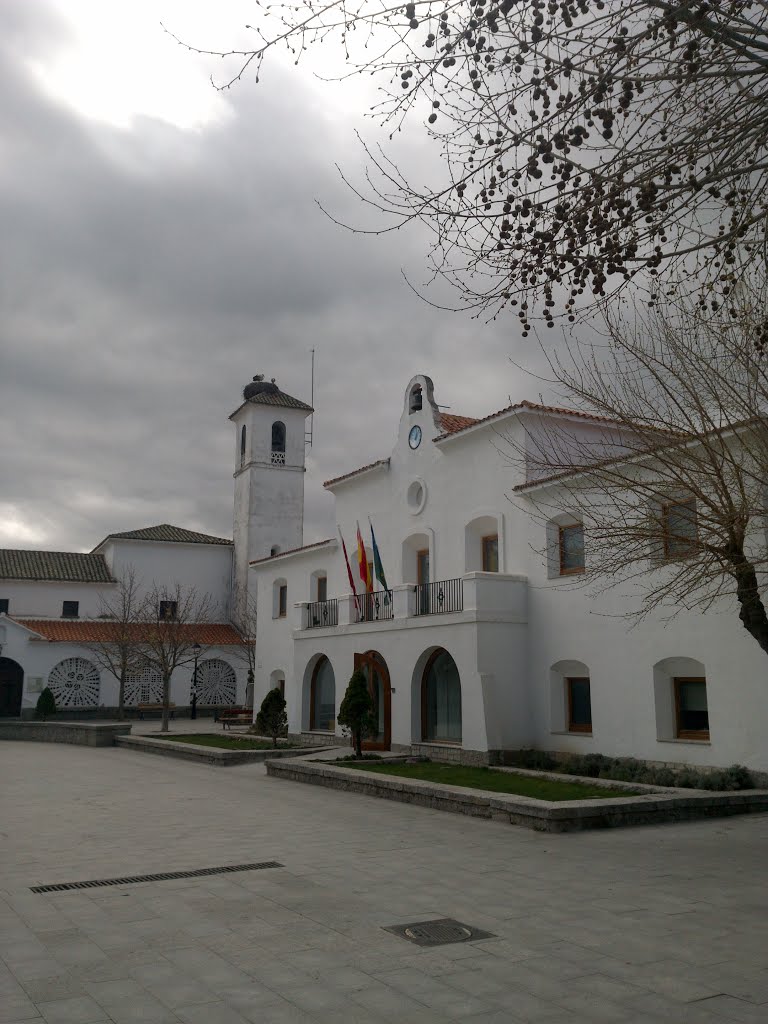 IGLESIA DE SANTIAGO Y AYUNTAMIENTO by RAFACOL