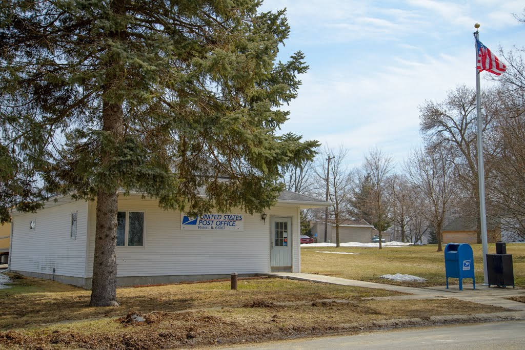 Ridott, Illinois post office 61067 by D200DX