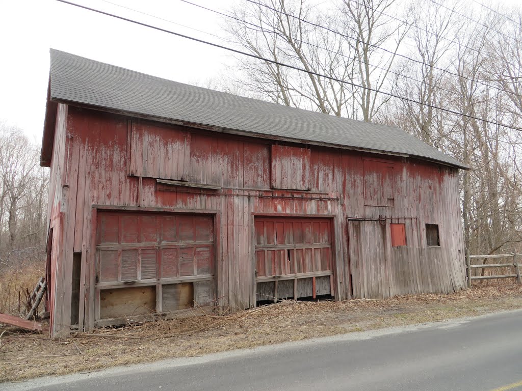 Old Barn by rogerking