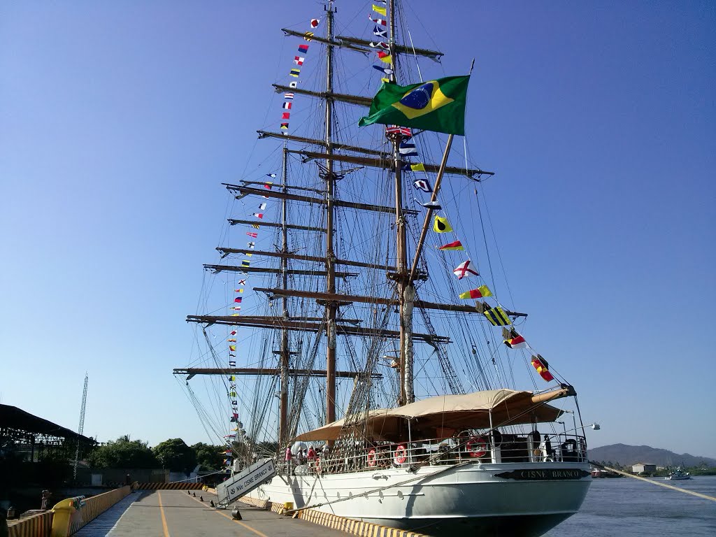 Veleiro Brasileiro Cisne Branco - Itajaí by Gilberto De Bona