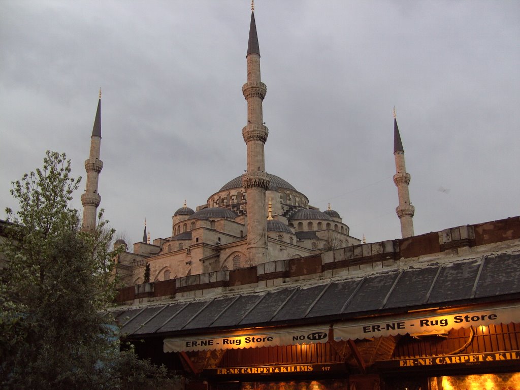 Blue Mosque seen from the Bazaar by Steen Schütt