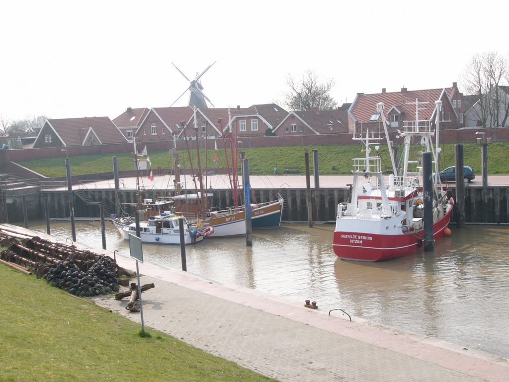 Hafen in Ditzum by bertold