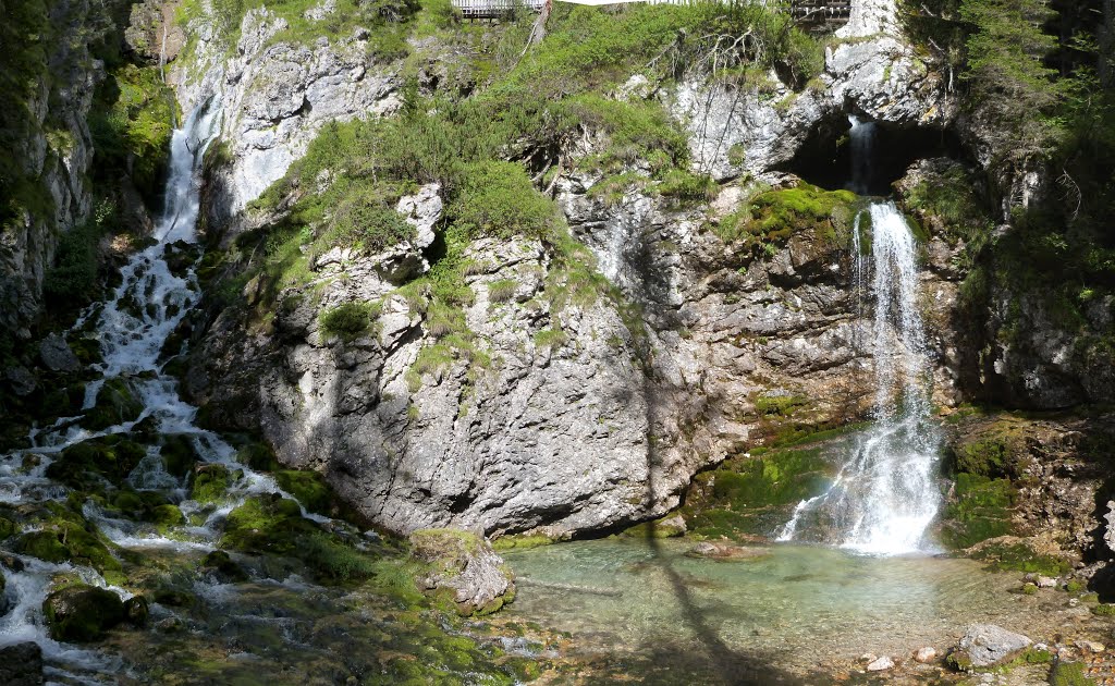 Vallesinella's waterfalls by tondalouda