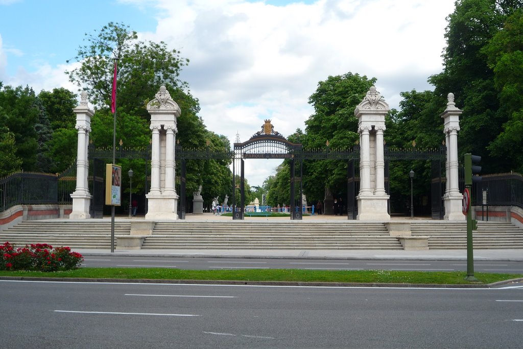 Retiro - Entrada Paseo de Argentina by Alejandro