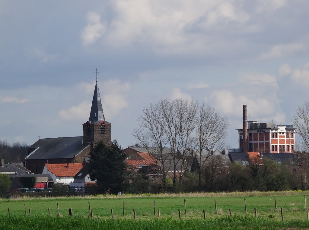 Sint-Petruskerk en MENA Rotselaar by Pascal Van Acker