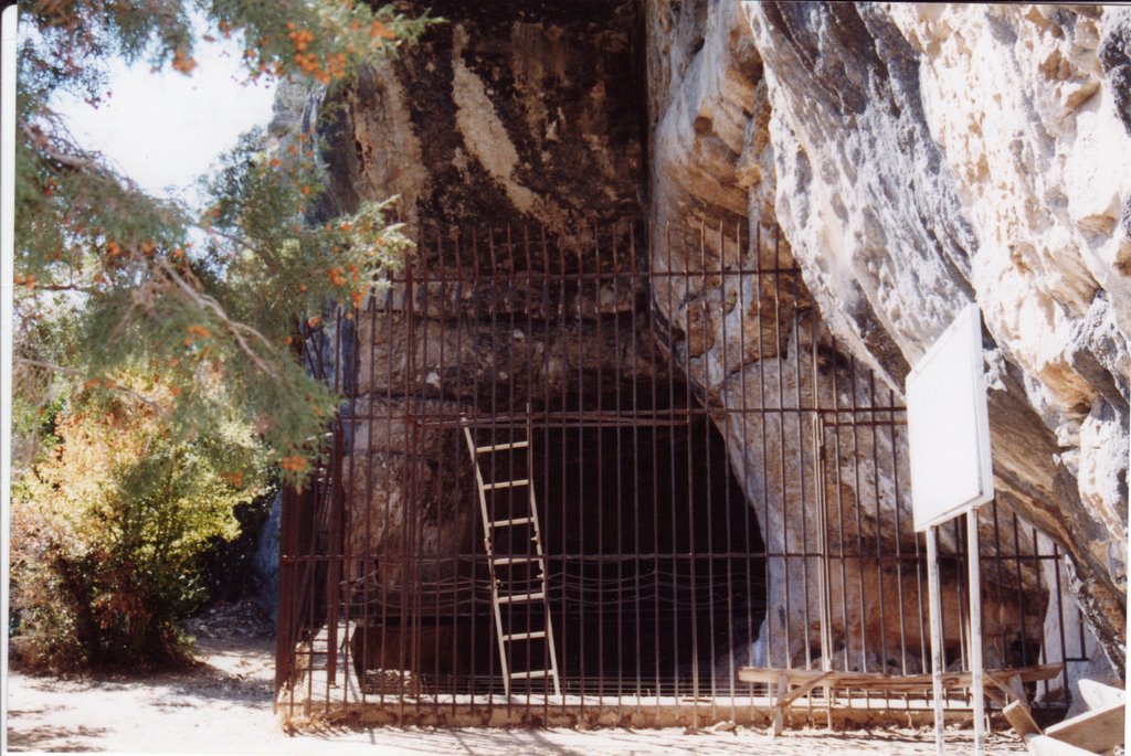 La Baume Bonne à Quinson Carve by Krewinkel-Terto de Amorim