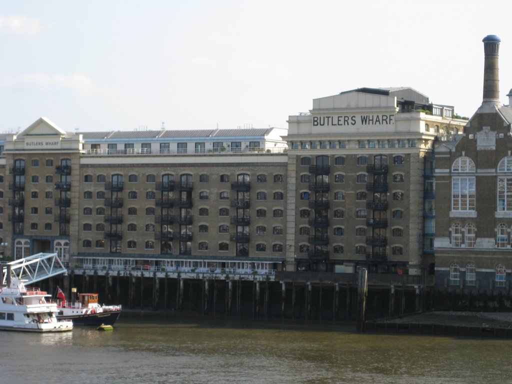 Butler's Wharf from the Tower Bridge by el ui