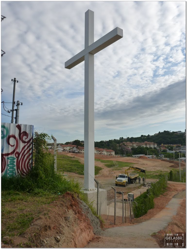 Cruz da Futura Catedral de Belo Horizonte 2014 - Belo Horizonte - Minas Gerais - Brasil by Geraldo Salomão