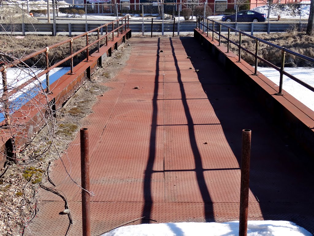 Canal bridge to Androscoggin Mills, Lewiston, Maine by Taoab