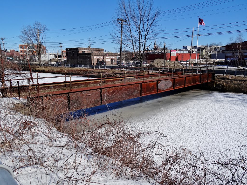 Canal bridge to Androscoggin Mills, Lewiston, Maine by Taoab