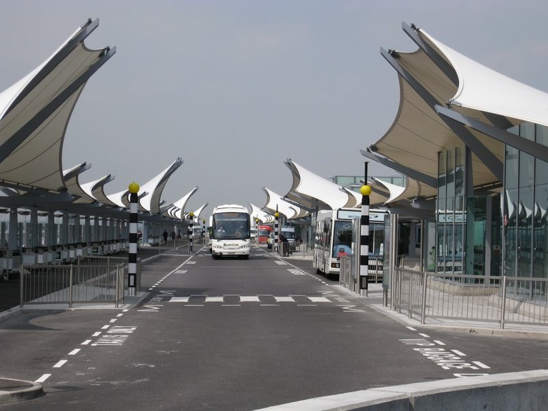 Heathrow Terminal 5 by r.leonardo