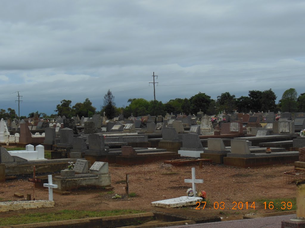 Dubbo - The Old Cemetery, Southern End - 2014-03-27 by sandyriva