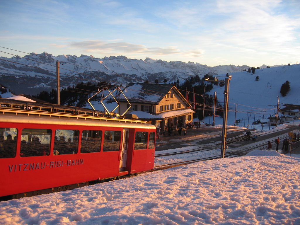 Rigi-Staffel an einem Winterabend by SchoggiFondue