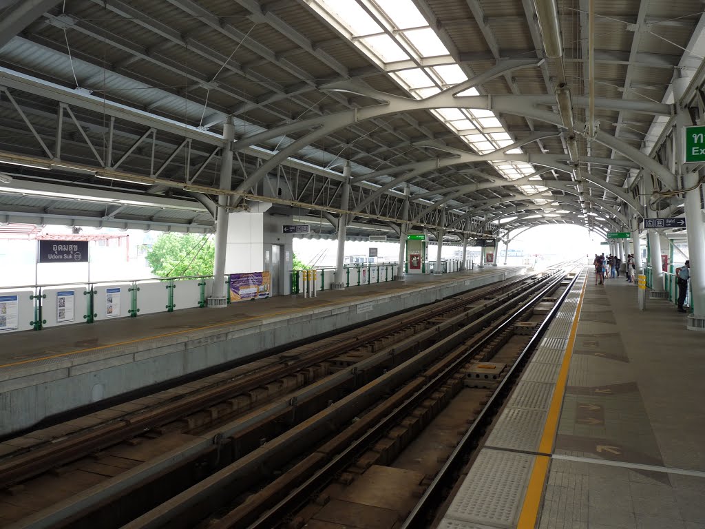 Udom Suk sky train station by AAMUL