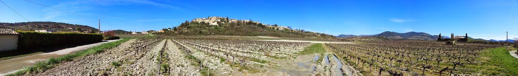 Faucon dans le Vaucluse by L'Etoile